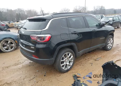 2024 Jeep Compass Latitude Lux Fwd z USA, uszkodzony, nr VIN 3C4NJDFN3RT125667